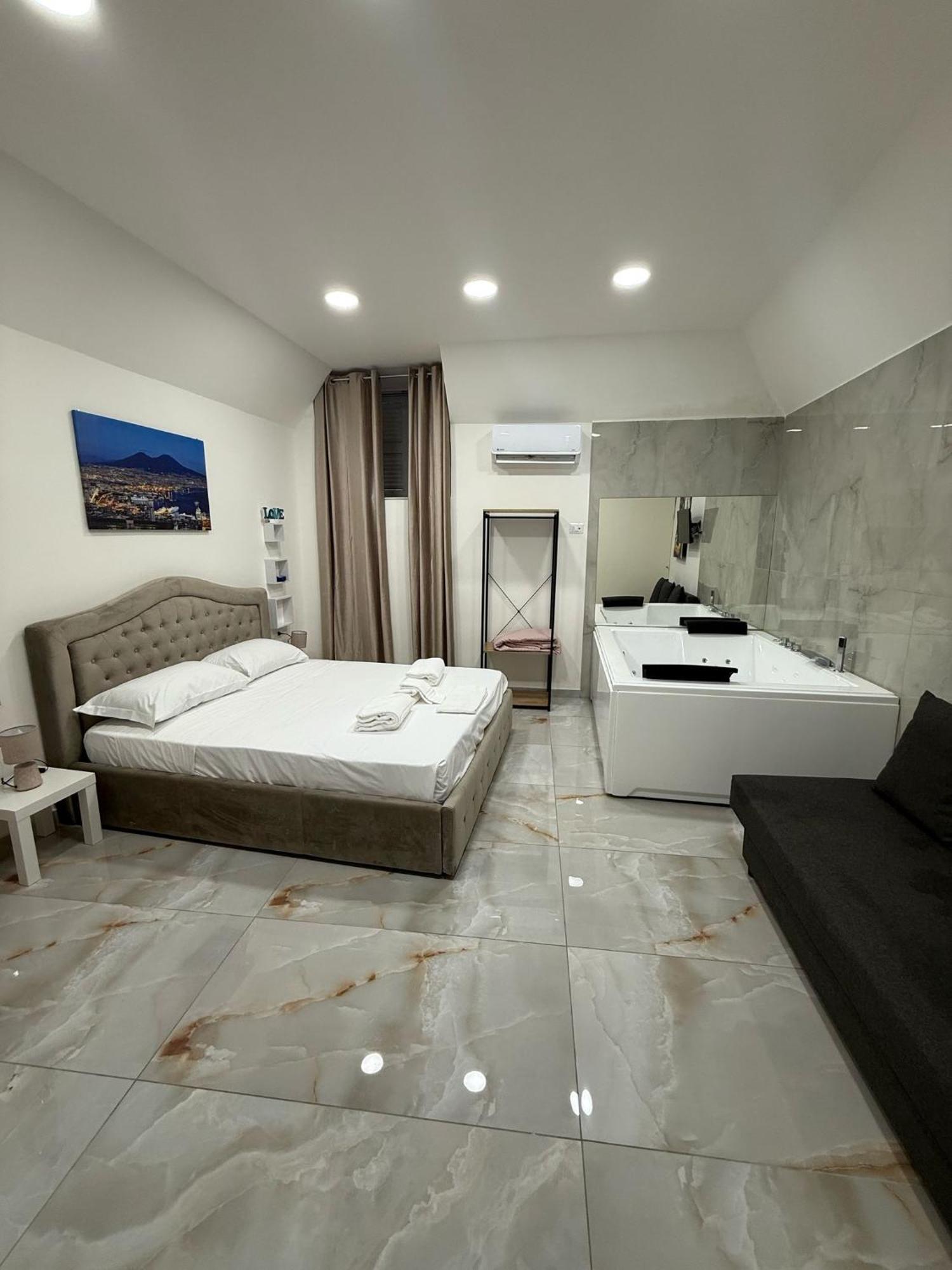 Valentino 36 Apartment Naples