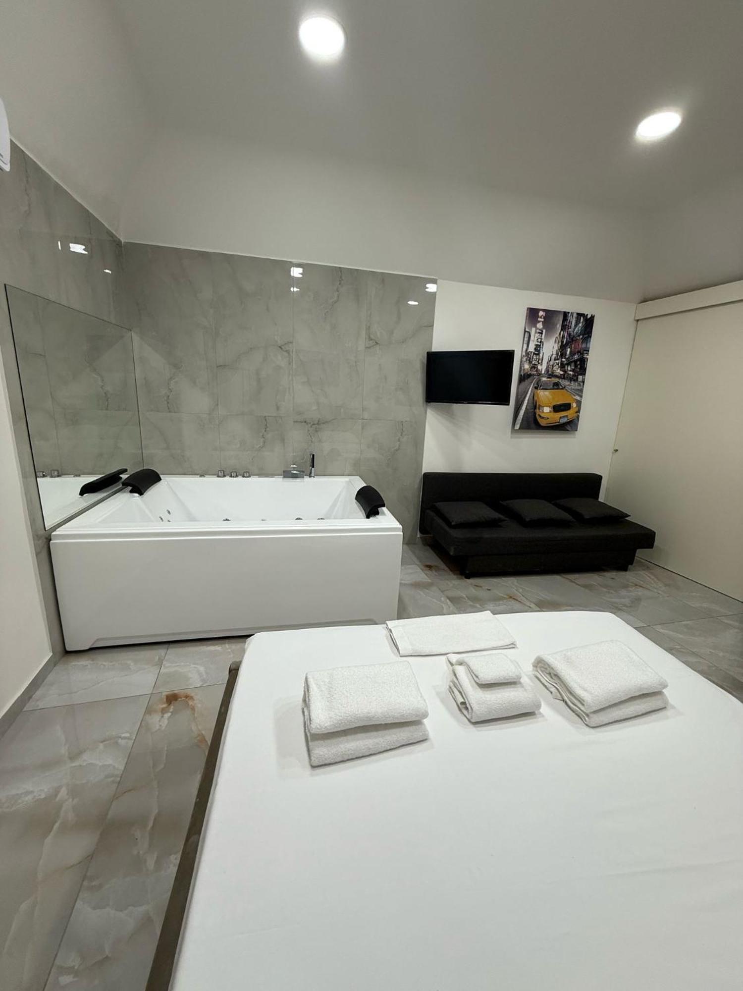 Valentino 36 Apartment Naples